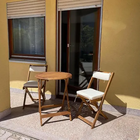 Eli - Appartement Zadar